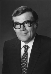 Generaldirektor iR. HR Dr. Albert Mair (*13. 09. 1921 in Telfes/Stubai) war von 1952 bis 1966 als Jurist der Agrarbehörde I. Instanz tätig, von 1958 bis 1966 als deren Leiter. 1967 übernahm er höchst erfolgreich die Tätigkeit als leitender Direktor der Landes-Hypothekenbank Tirol